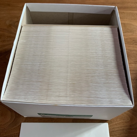Box of 155 card size envelopes. - Picture 6 of 10